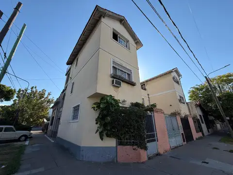 Triplex en Florida con terraza, playroom y Garage/Patio - Excelente Ubicacion.