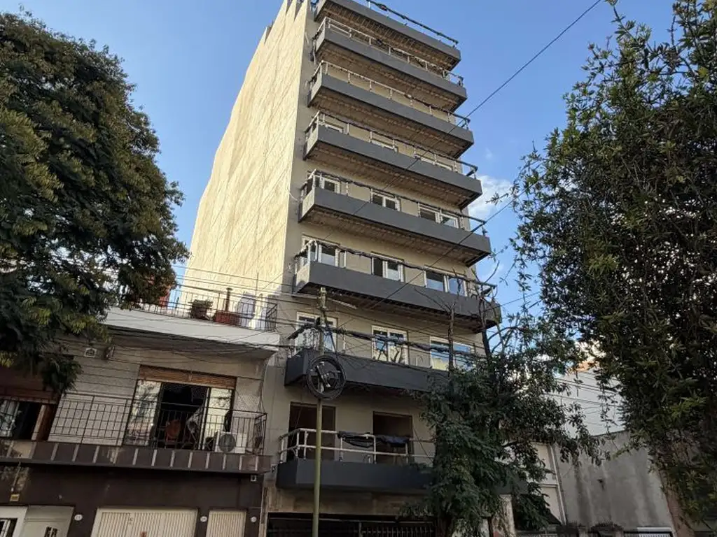 Edificio de 9 pisos | 3 y 4 amb | Parque Chacabuco de 1 Dormitorios