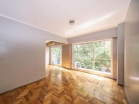 3 Ambientes al frente con balcón -  Living y comedor - Excelente estado