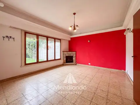 Casa 4 ambientes con parque / Zona Aldrey