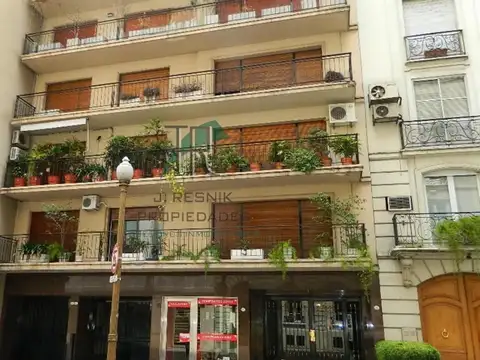 VENTA DEPARTAMENTO 2 COCHERAS. ALVEAR. PATIO