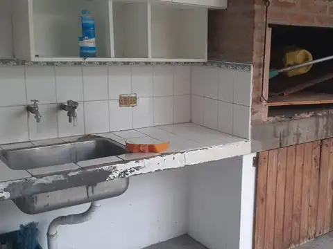 Casa 4 ambientes con 1 baño