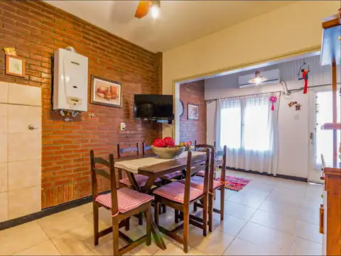 Casa 5 ambientes con 2 baños