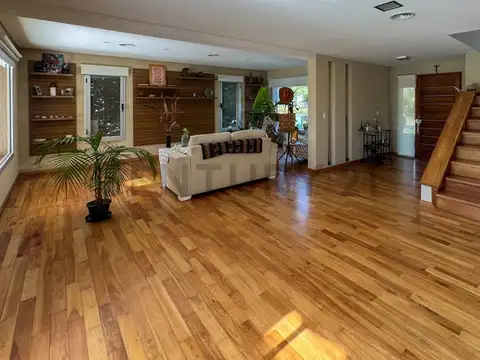 Casa en Venta con 4 cocheras
