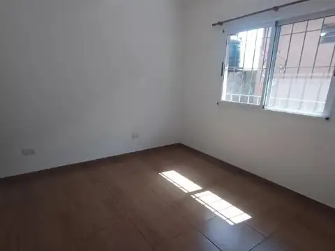Departamento en Alquiler en Villa Santos Tesei, $ 850.000