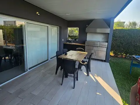 Casa en Venta con 3 cocheras