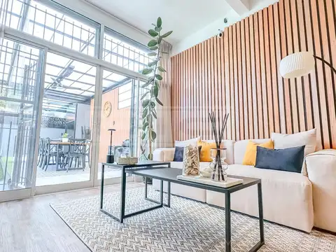 Casa en Venta con 2 cocheras