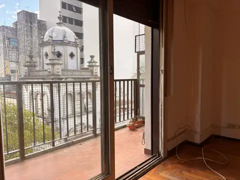 3 ambientes con balcon al frente en Caballito