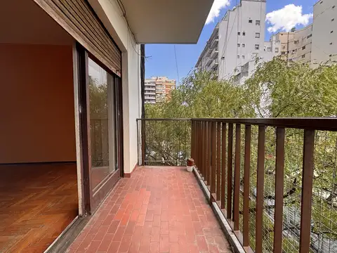 3 ambientes con balcon al frente en Caballito