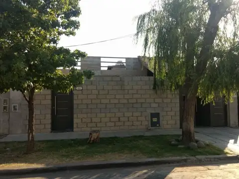 CASA 5 AMBIENTES CON DEPARTAMENTO AL FONDO