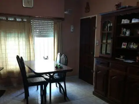 CASA 5 AMBIENTES CON DEPARTAMENTO AL FONDO