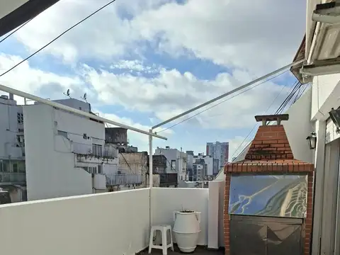 VENTA departamento de 5 ambientes con terraza y parrilla.  – Valentin Gomez al 2.600 – Balvanera