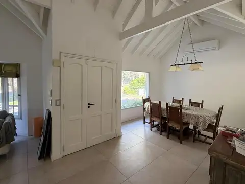 Casa 5 ambientes con 3 baños