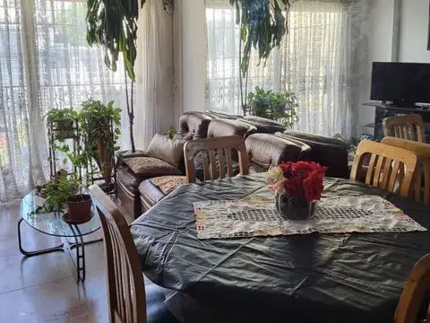 Departamento en venta - 3 Dormitorios 2 Baños - 79Mts2 - Flores