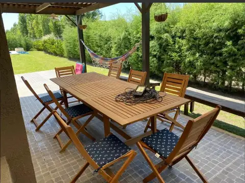 Casa en Alquiler con 4 cocheras