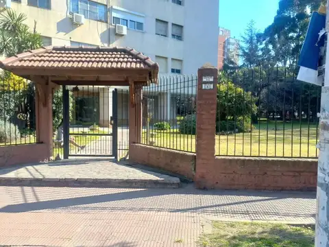 Edificio 63- Excelente departamento- 3 ambientes con amplios jardeines - reja perimetral