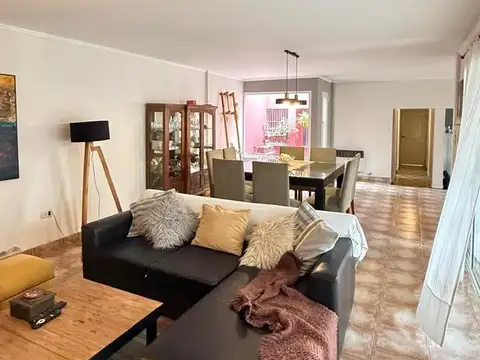 Casa 4 ambientes con 3 baños