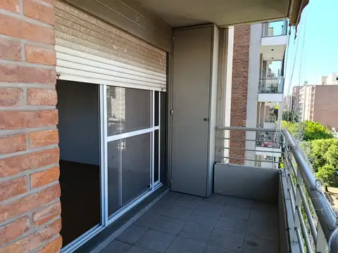 Departamento en Alquiler en Abasto, $ 700.000
