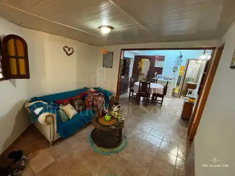 Casa 6 ambientes con 2 baños