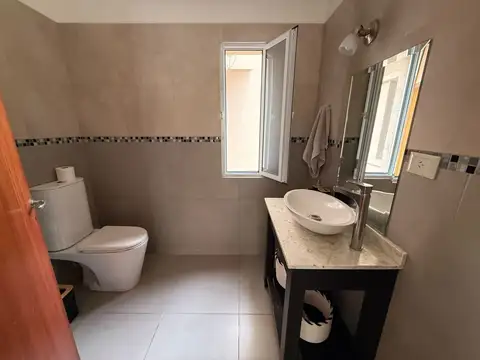 Casa 4 ambientes con 3 baños