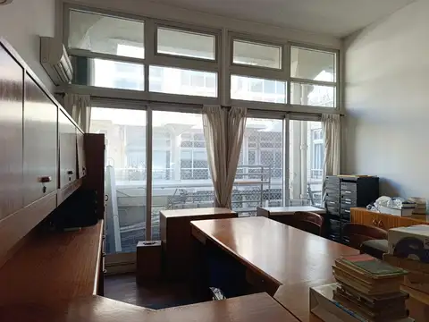 Venta de Oficina / Showroom / Consultorios en La Algodonera con Balcón a jardín interno