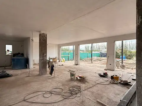 Casa 4 ambientes con 2 baños