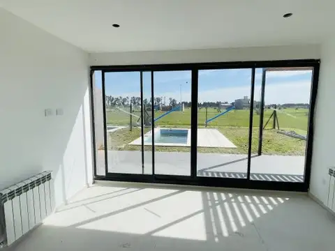 Casa 4 ambientes con 2 baños