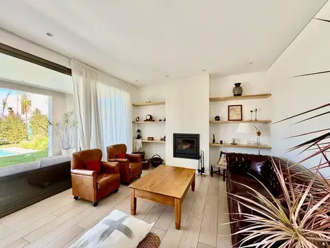 Casa en Alquiler con 1 cochera