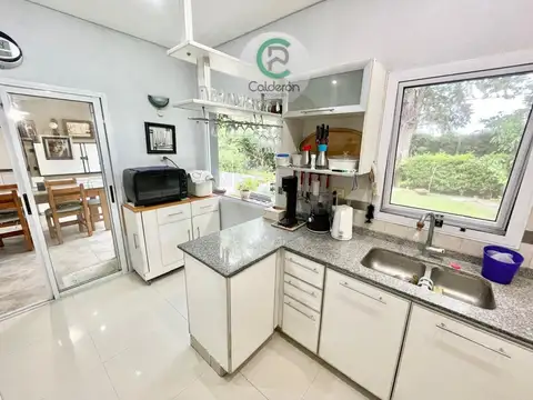 Casa 4 ambientes con 2 baños