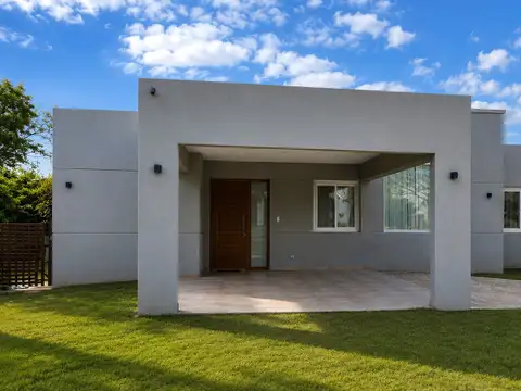 Casa  en Venta en Santa Guadalupe, Pilar del Este, Pilar