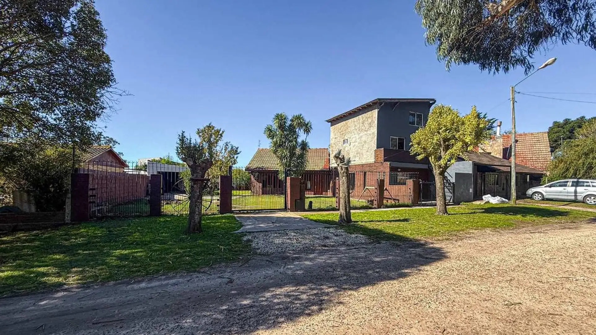 Casa 5 amb, 192m² con cochera y gran parque — Barrio Parque Las Margaritas