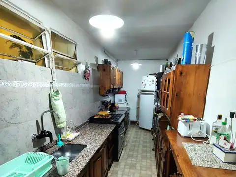 VENTA 4 AMB EN PB + 20 HAB + 1 AMB EN VILLA LYNCH.