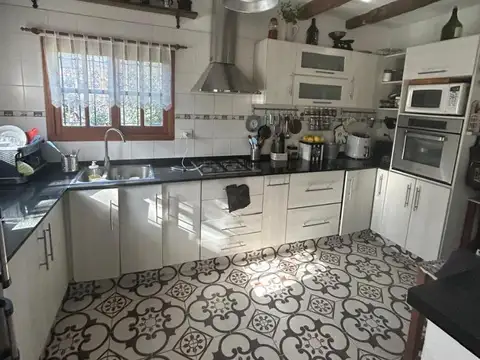 Casa 4 ambientes con 3 baños