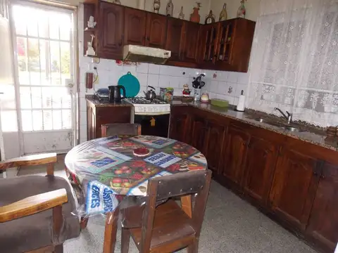 CASA VENTA ADROGUE  3 AMBIENTES EXC.UBICACION