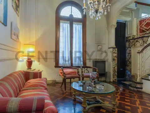 EN VENTA CASA DE 4 DORMITORIOS CON COCHERA, TERRAZA Y PARRILLA MEXICO AL 4200