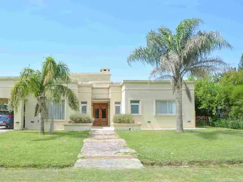 Casa 5 ambientes venta Campo Daromy 