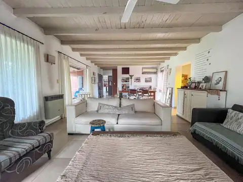 Casa 5 ambientes con 3 baños
