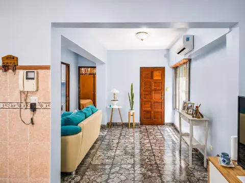 Casa 5 ambientes con 2 baños