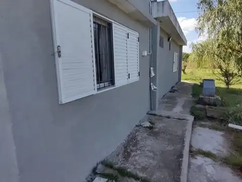 Casa 4 ambientes con 2 baños