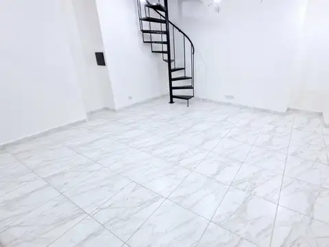 VENTA - LOCAL EN GALERIA - 2 PLANTAS - EXCELENTE ESTADO - BAJAS EXPENSAS