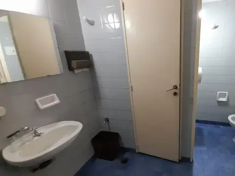 Alquiler. Oficina/Consultorio/Depósito. Alvear y Talcahuano.