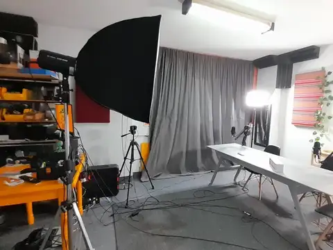 Alquiler. Oficina/Consultorio/Depósito. Alvear y Talcahuano.