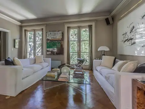 Departamento en venta en Palermo Chico. Ed. Antiguo francés. A nuevo. 5 ambientes, excelente estado.