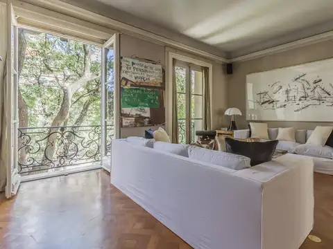 Departamento en venta en Palermo Chico. Ed. Antiguo francés. A nuevo. 5 ambientes, excelente estado.