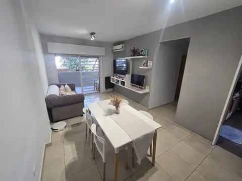 Venta departamento 3 ambientes con Patio y Cochera