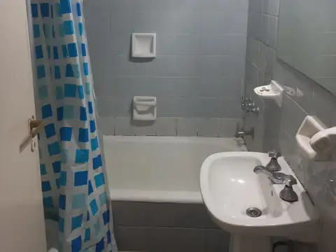 DOS AMBIENTES EN QUILMES CENTRO. EXCELENTE UBICACIÓN. CONSULTE.