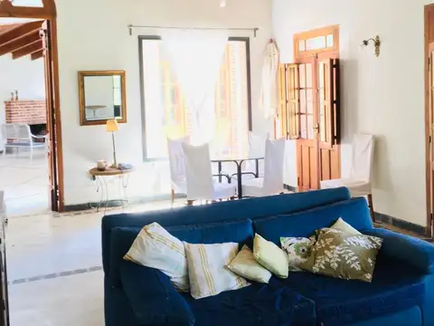 Casa en Alquiler Temporal en Villa Parque Santa Ana, Santa María