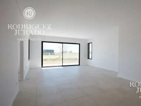 Lindisima Casa A Estrenar Puertos Del Lago Vistas