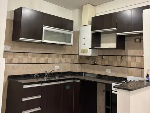 Aquino 5600, Piso PB