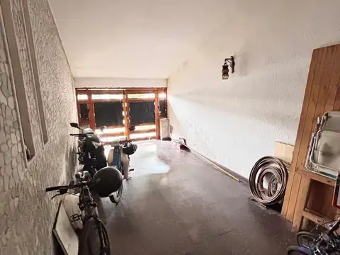 Casa 7 ambientes con 2 baños